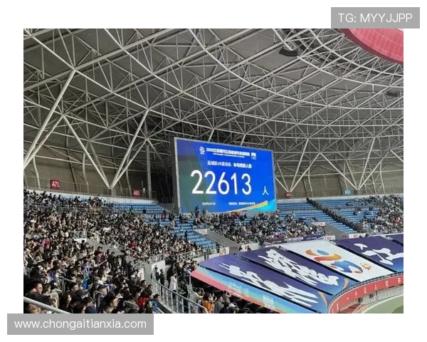 常州球迷庆祝苏超首胜 热情涌向主教练爱人面馆打卡留念 常州球迷庆祝苏超首胜 热情涌向主教练爱人面馆打卡留念